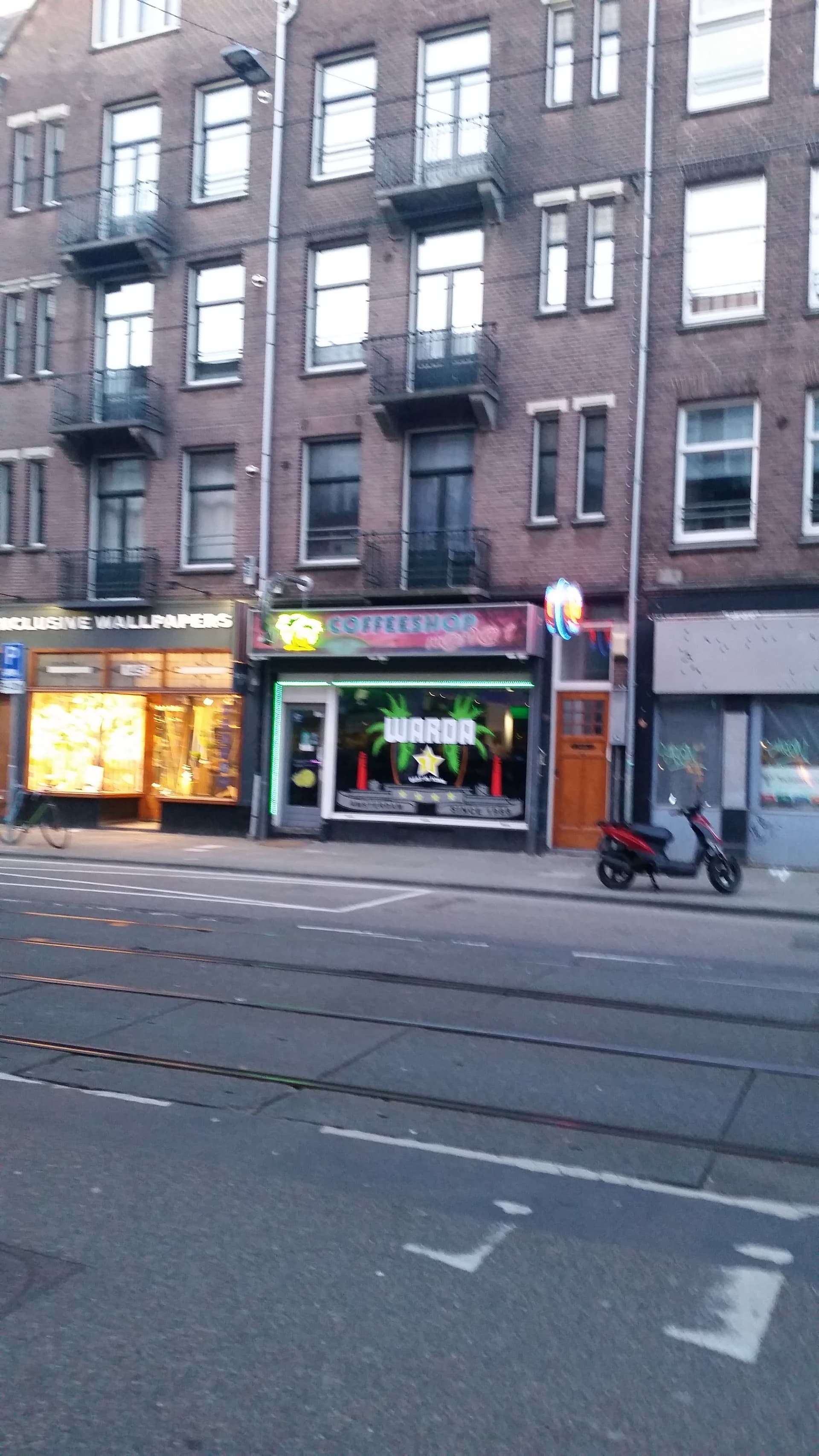 וורדה - Warda Van Woustraat קופי שופ