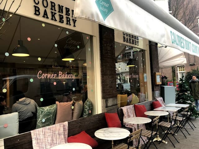 קורנר בייקרי - Corner Bakery