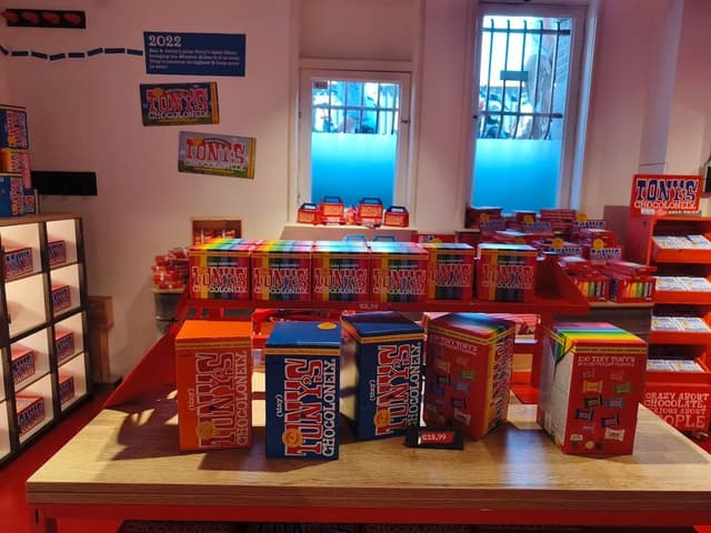 טוניז שוקולונלי - Tony's Chocolonely