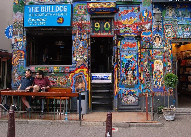 דה בולדוג דה פירסט - The Bulldog The First קופי שופ
