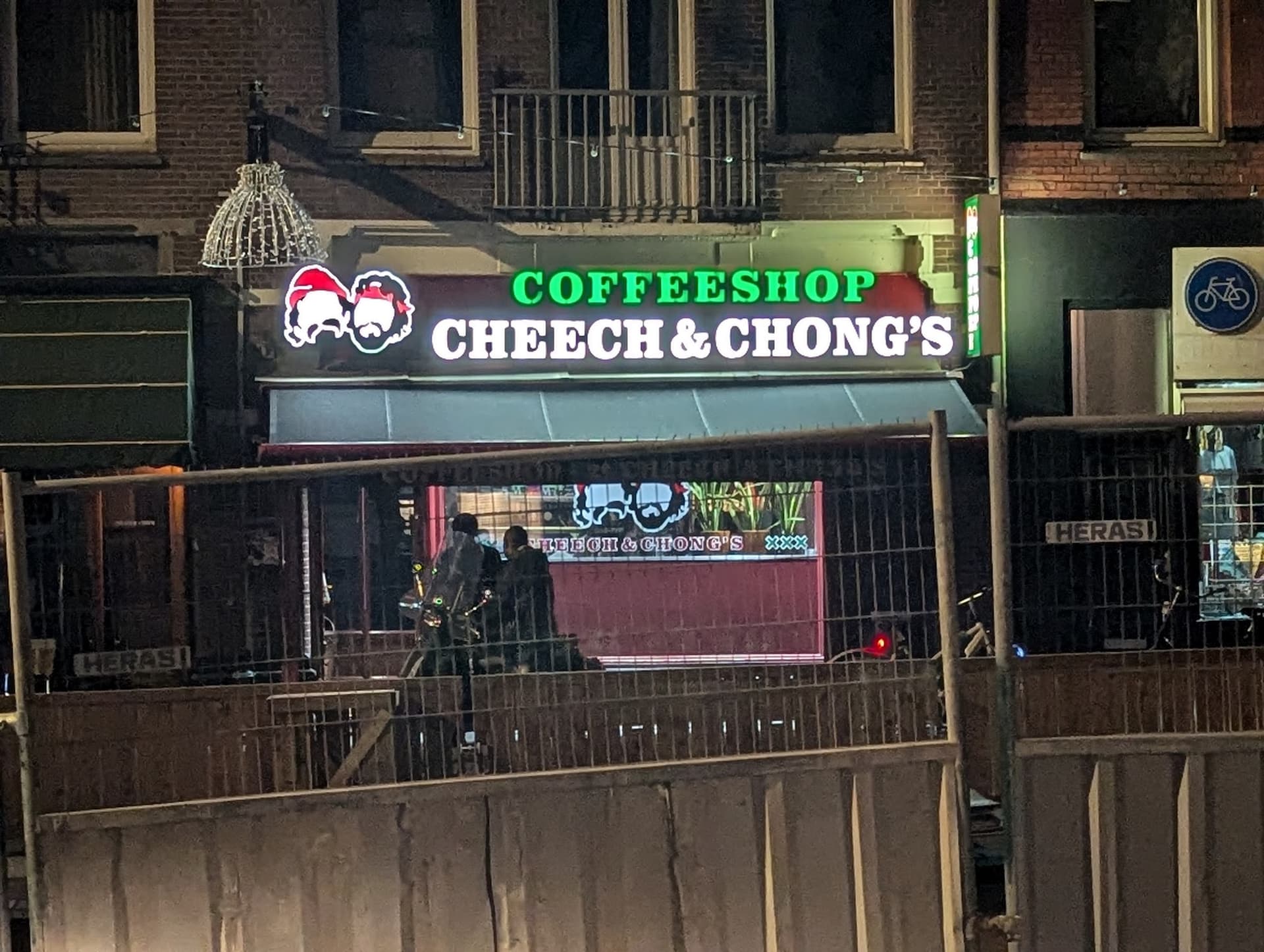 סקנד צ'יץ' אנד צ'ונג - Second Cheech & Chong's קופי שופ