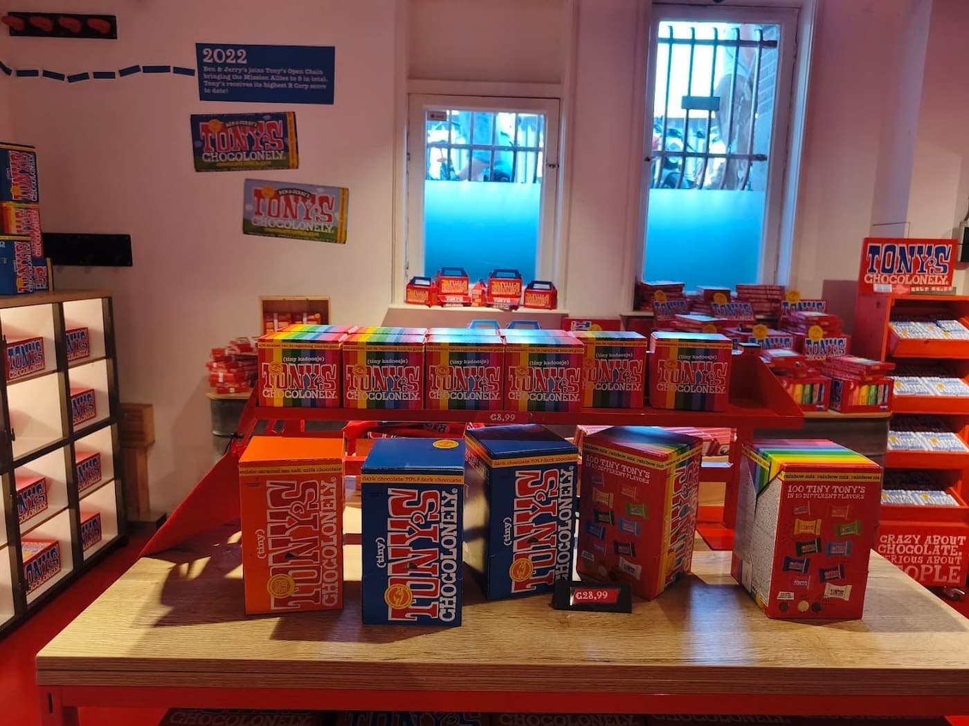 טוניז שוקולונלי - Tony's Chocolonely